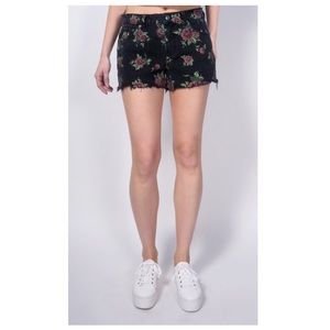 👛 NWOT Black Rose Print Denim High-Rise Shorts